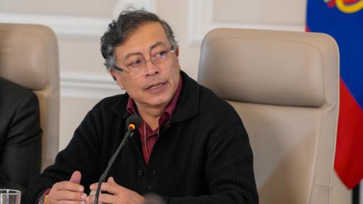 Petro pide abogados para vigilar escrutinios electorales