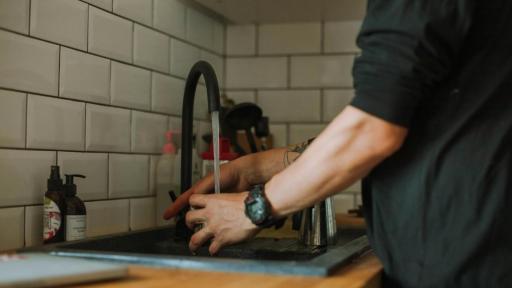 Agua en Bogotá: mitos y verdades si la tomo de la llave