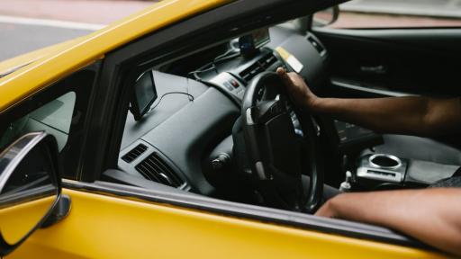 Relatos amarillos: historias de taxistas con sus celulares