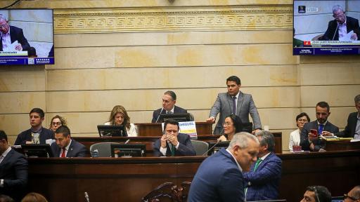 Senado suspende debate de reforma laboral por Miguel Uribe; 12 artículos pendientes