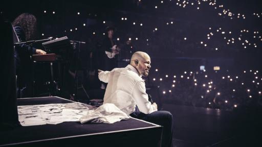 Residente: trayectoria, enfoque artístico y premios 