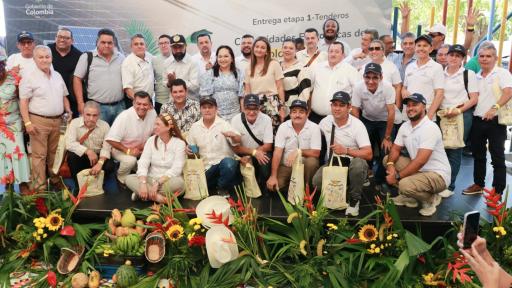 Tenderos favorecidos con la estrategia Colombia Solar