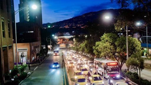 El pico y placa en Medellín y los demás municipios del Valle de Aburrá, para la semana del lunes 16 al viernes 20 de marzo, continuará aplicándose de acuerdo a la más reciente rotación.