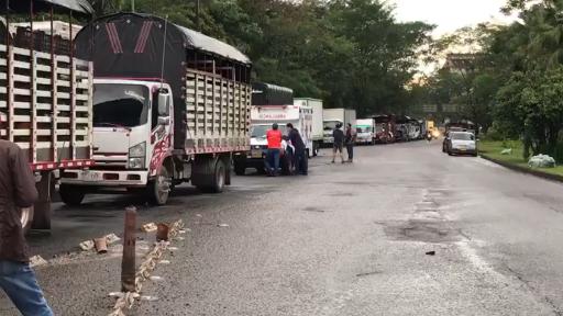 Cierre total de la vía al Llano por caída de material | Últimas noticias