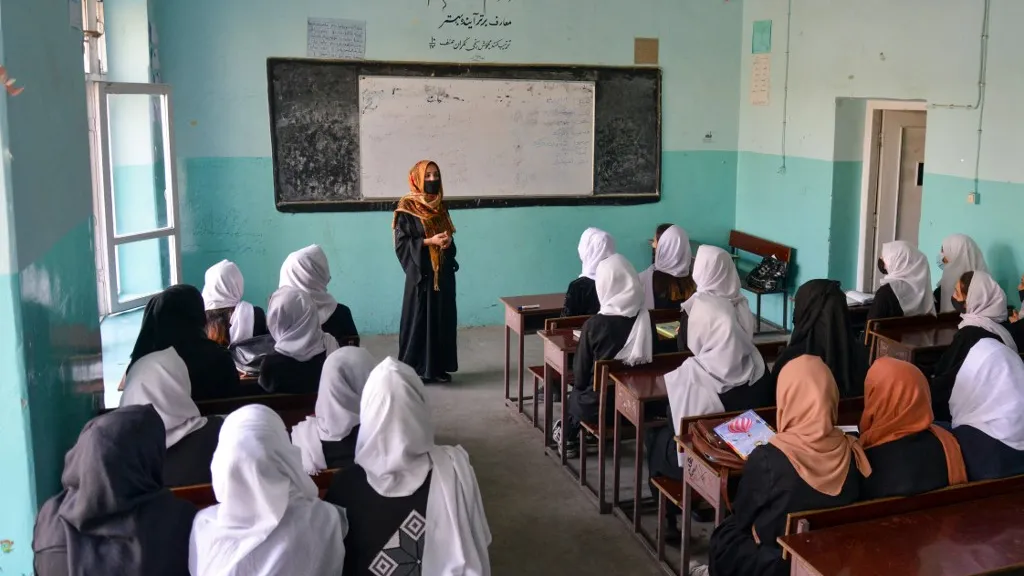 Afganistán: talibanes prohíben nuevamente a las mujeres estudiar 