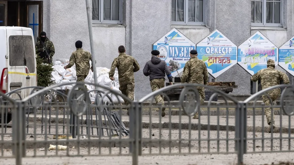 Rusia concentra tropas en Ucrania