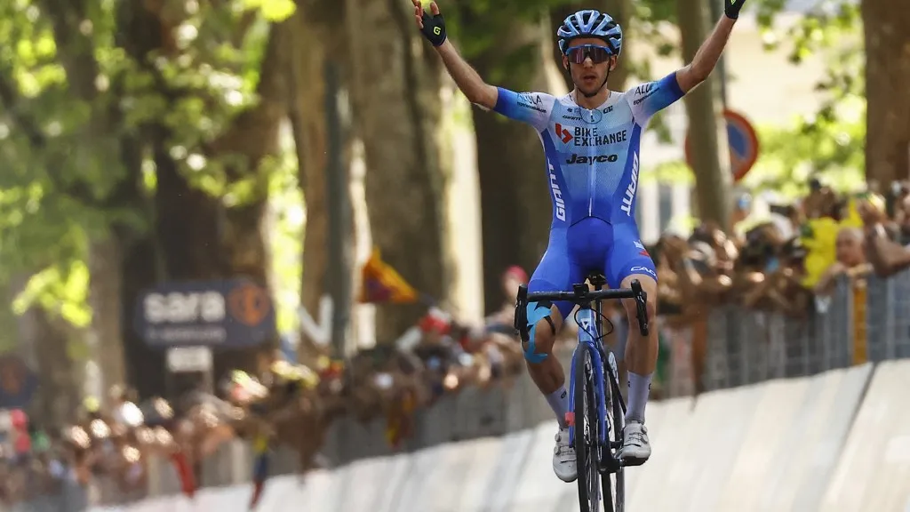 Simon Yates ganó etapa en el Giro de Italia y Carapaz es nuevo líder