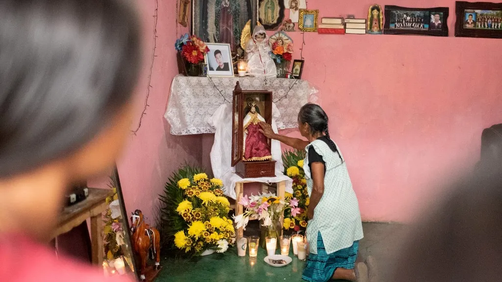 Migrantes buscan llegar a EE.UU. en tráiler