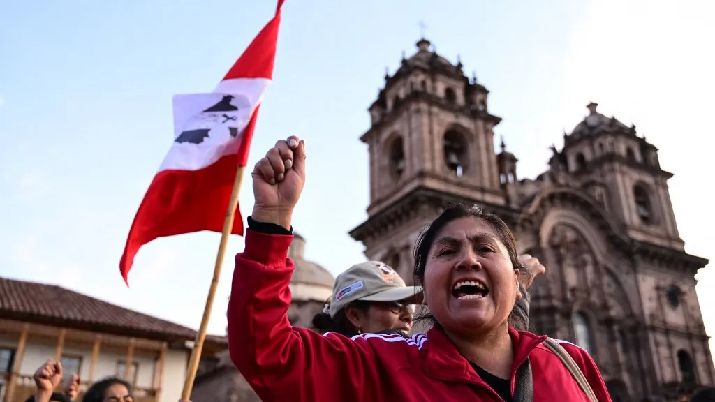 Crisis en Perú: anticipación de elecciones y reajuste del gabinete 