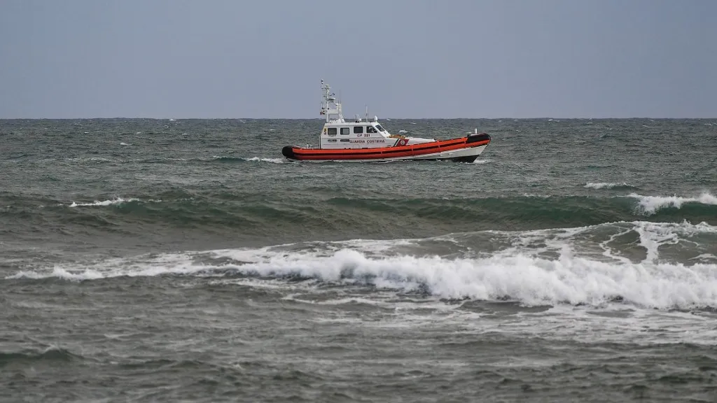 Unos 60 migrantes fallecieron en un naufragio cerca de la costa de Italia