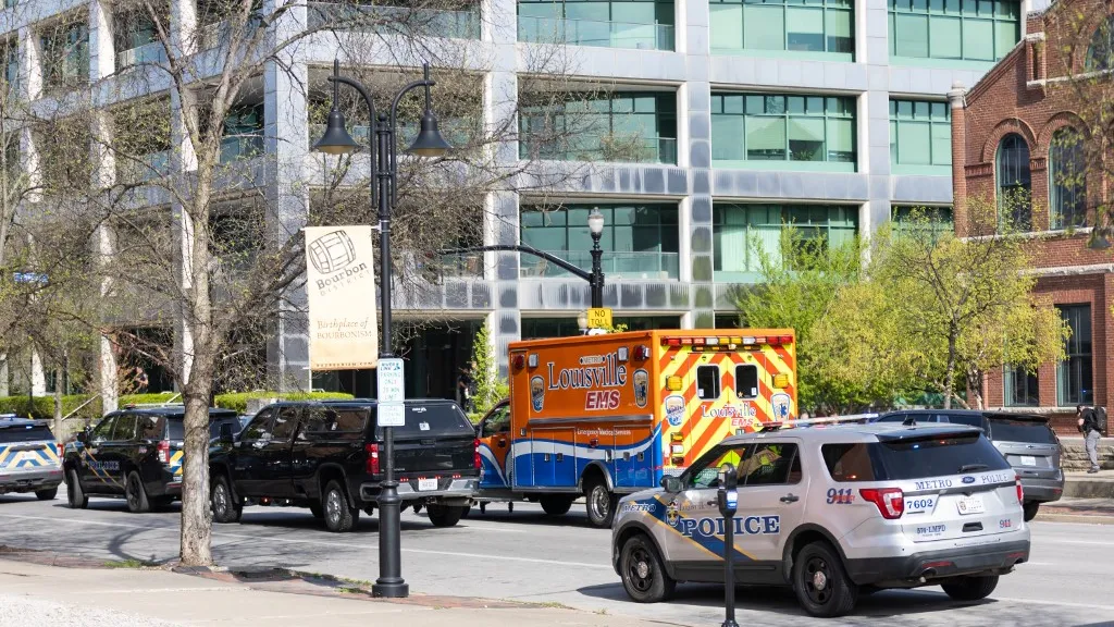 Tiroteo en banco de Estados Unidos deja cuatro muertos