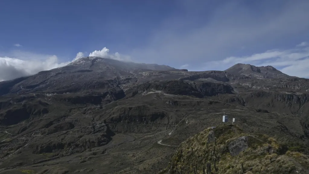 El Volcán Nevado del Ruiz sigue inestable y en alerta amarilla