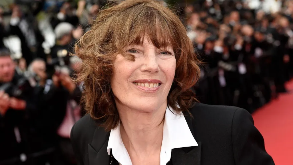 Estrellas del cine y la música se despiden Jane Birkin en emotivo funeral en París