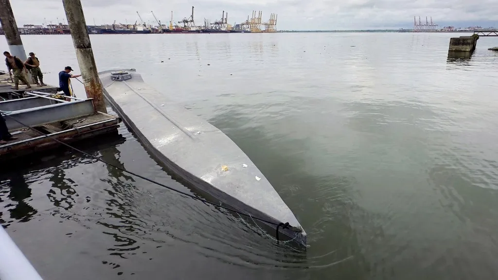 Submarinos cargados de cocaína incautados en Colombia y Ecuador