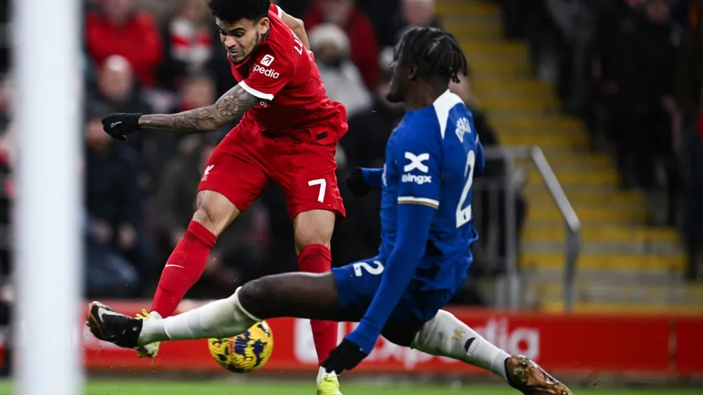 Liverpool goleó a Chelsea con gol de Luis Díaz 