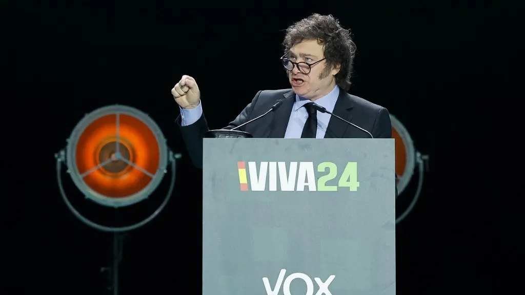 España anuncia que retira "definitivamente" a su embajadora en Argentina