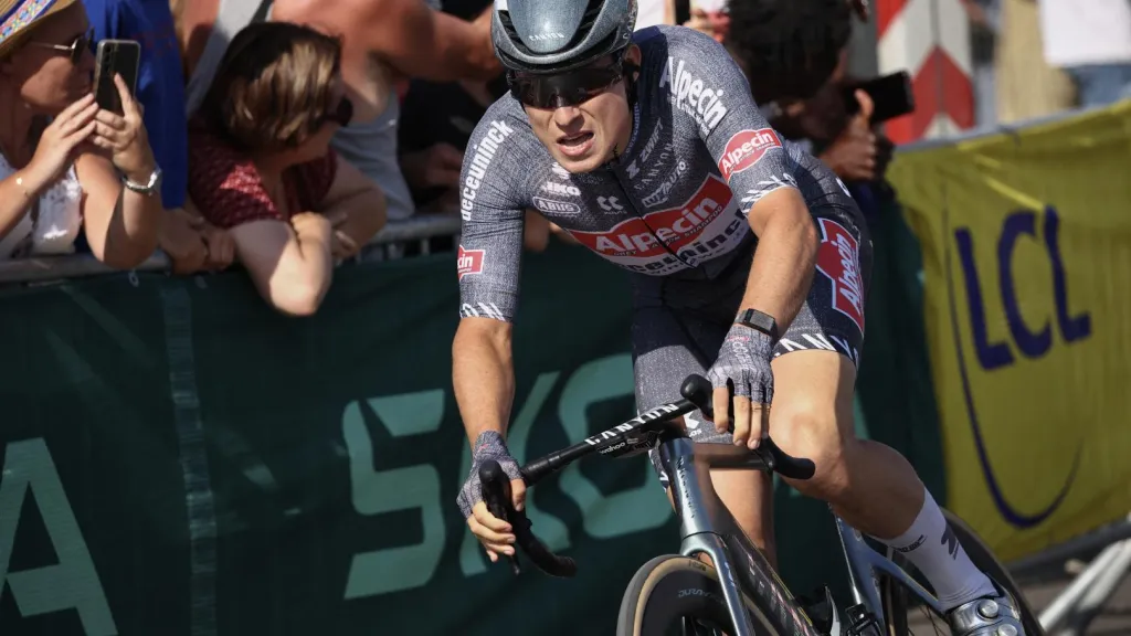 Jasper Philipsen se quedó con el sprint de la etapa 16 en el Tour de Francia