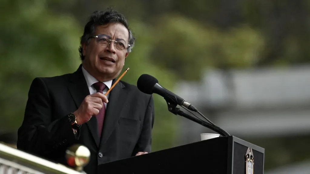 Presidente Petro: desmiente comentarios de la prensa sobre diálogos con disidencias 