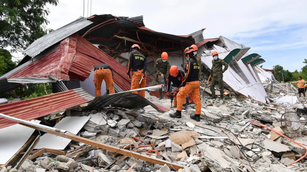 Terremoto en Filipinas deja saldo de 69 muertos