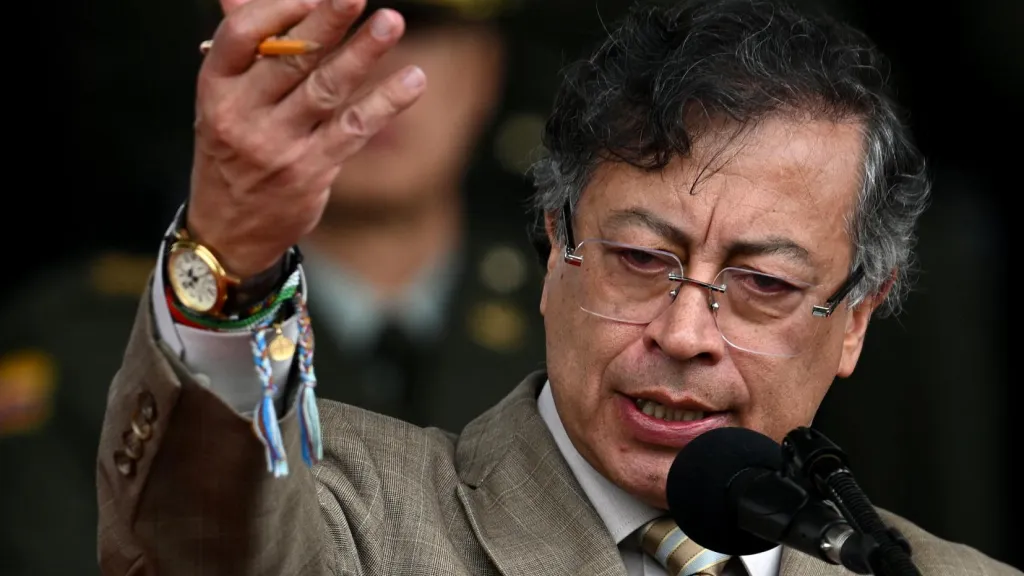 Presidente Petro pide perdón por muerte de siete menores en bombardeo