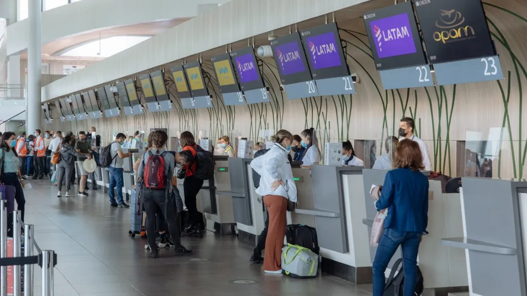 Según el Ministerio de Transporte y la Aeeronática Civil, esta cifra significaría que los colombianos viajaron cuatro veces más en comparación con gobiernos anteriores.