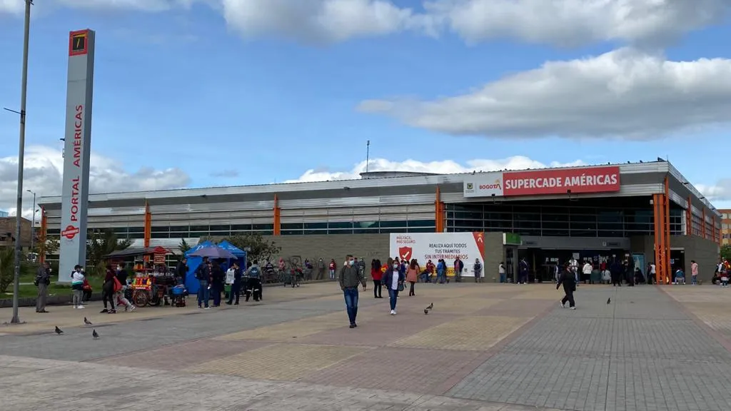 Disturbios en Portal Américas, Bogotá: cuatro policías heridos