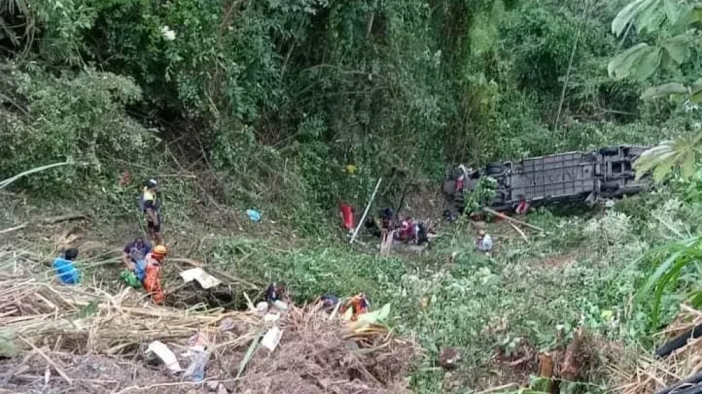 Nueve personas fallecieron en accidente de bus en Santander