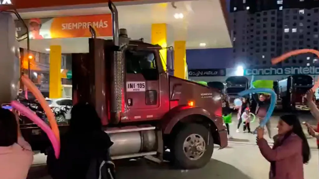 Cierre vía Panamericana: tractocamiones llegaron a Nariño