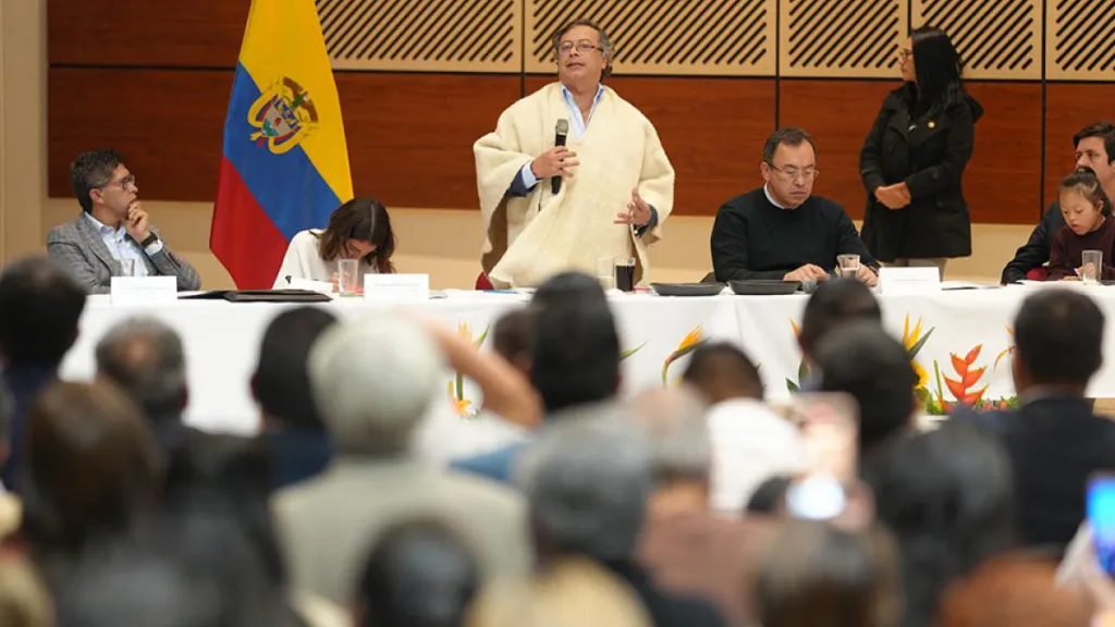 Borrador decreto para que Petro asuma el control de los servicios públicos