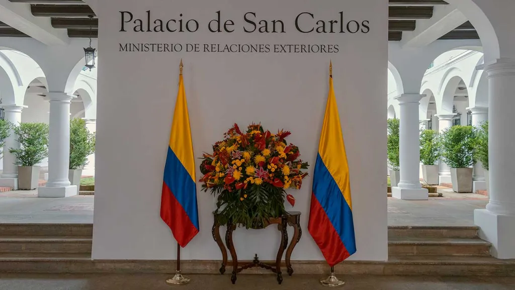 El encuentro presidencial previsto en el puente Atanasio Girardot, en la frontera colombo-venezolana, será reprogramado. Ambos gobiernos reiteraron su voluntad de cooperación.