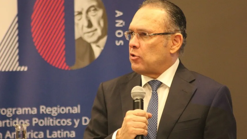 Efraín Cepeda fue elegido nuevo presidente del Partido Conservador