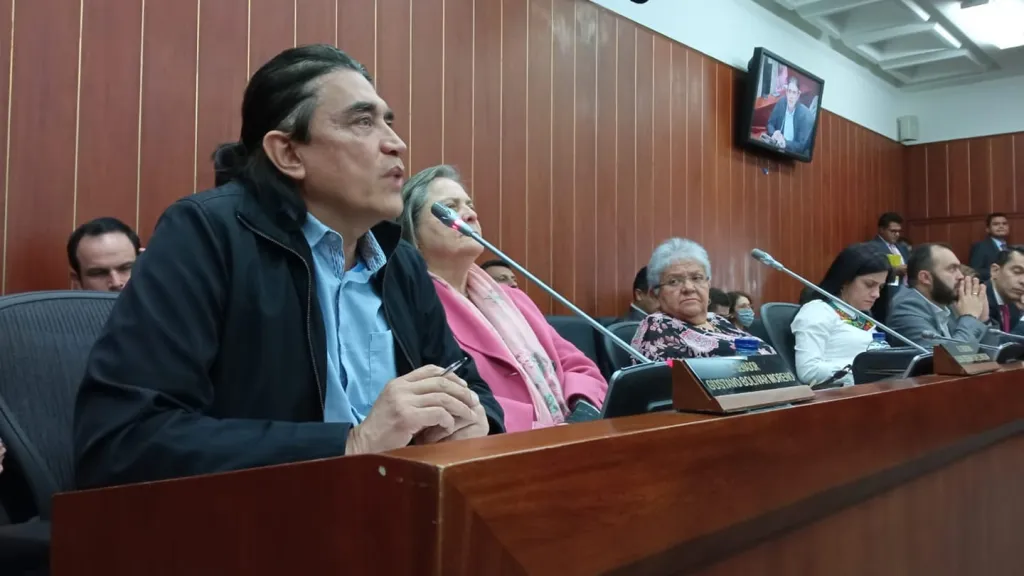 Gustavo Bolívar habló de denuncias de trata de mujeres en el Congreso