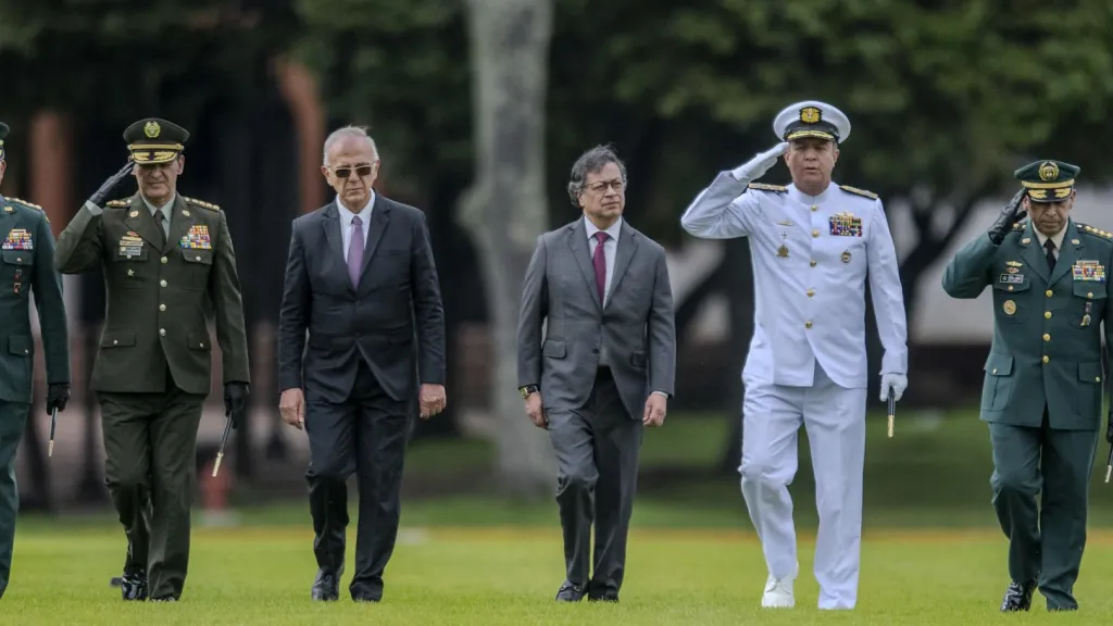 Gustavo Petro, bombardeo Clan del Golfo y militares muertos