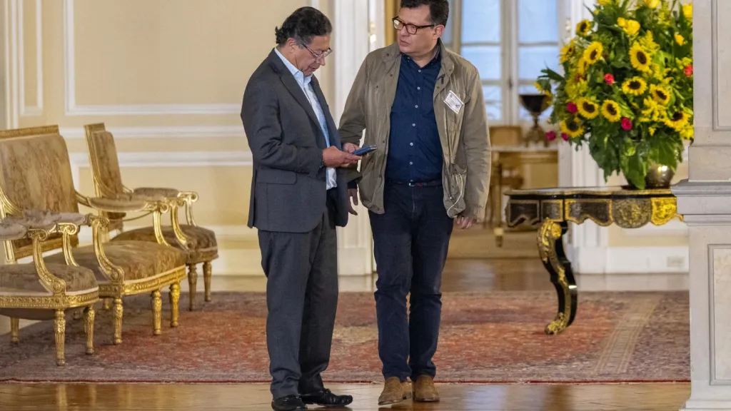 Presidente Petro apoya labores periodísticas de RTVC