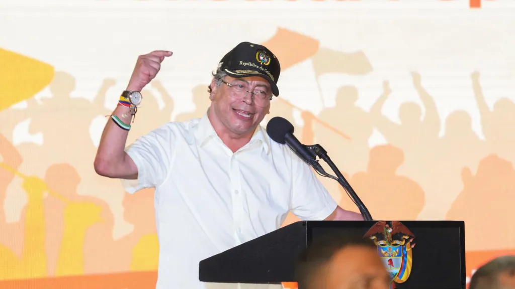 Petro acusó a la CRC de censura por no dejar promocionar marchas del 1 de mayo