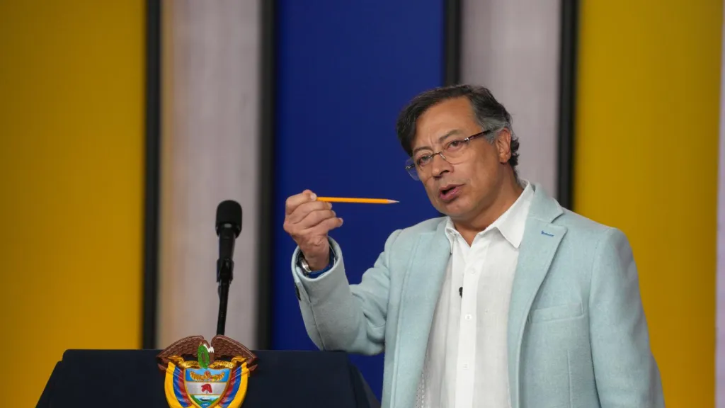 Presidente Petro responde a Duque sobre crítica al sistema de salud