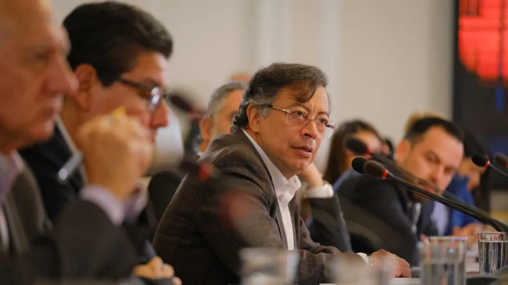 Presidente petro cuestiona a partidos de oposición por comunicado 
