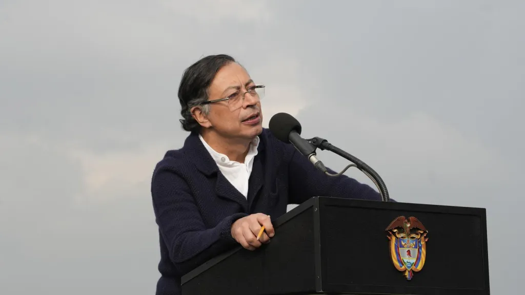 Gustavo Petro nombró como gestores de paz a 16 exparamilitares
