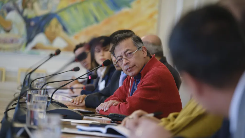 Petro busca reanudar negociaciones con el Eln y confirma acercamientos con el Clan del Golfo
