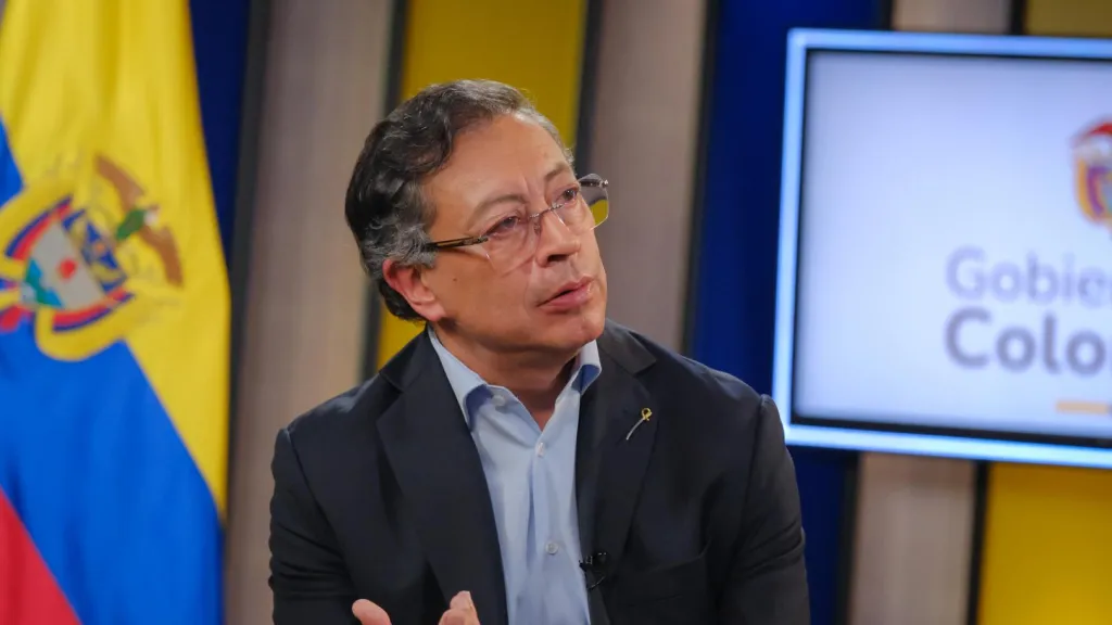  Petro cuestiona bombardeos de EE. UU. ilegales  ineficaces