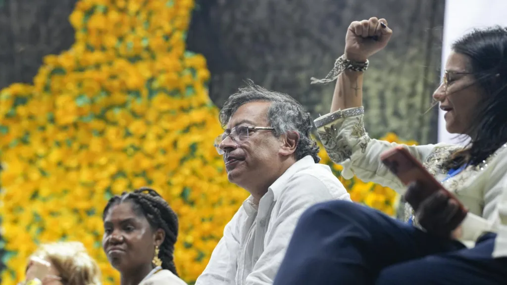 Petro cuestiona ausencia institucional en acto de perdón por la Unión Patriótica