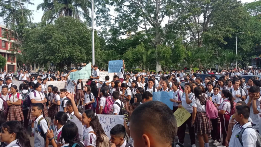 Estudiantes en Caquetá protestan por la falta de docentes