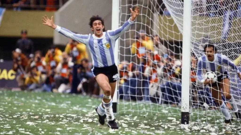 A 38 días del Mundial 2026: Antes del '10' eterno y de la genialidad de Messi, Argentina fue campeona al ritmo de Mario Kempes