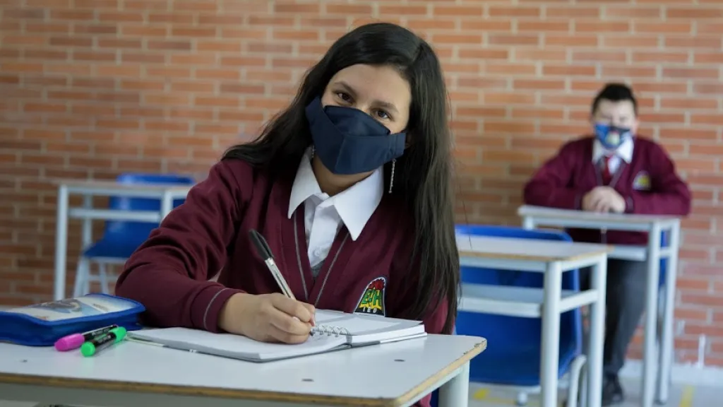 Colegios de Bogotá regresan al modelo de alternancia educativa