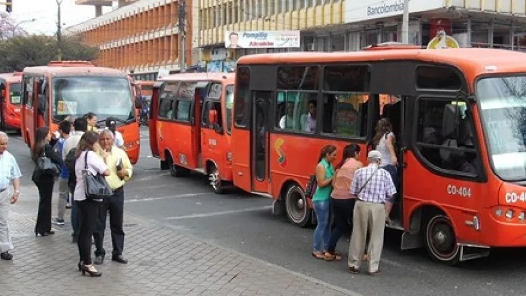 Transportadores de Ibagué levantan paro y anuncian transporte gratuito