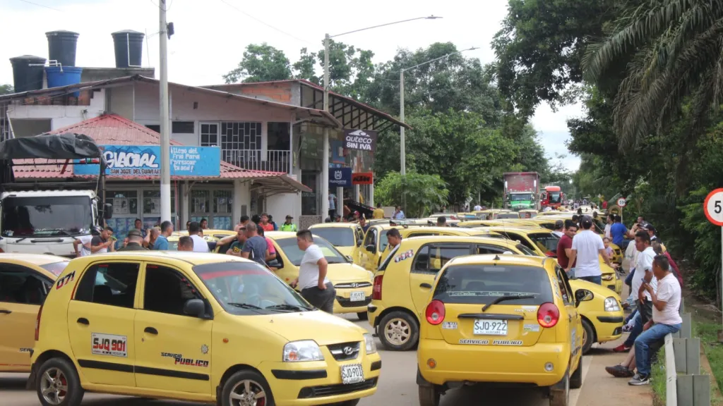 Guaviare y Meta, incomunicados por bloqueo de taxistas
