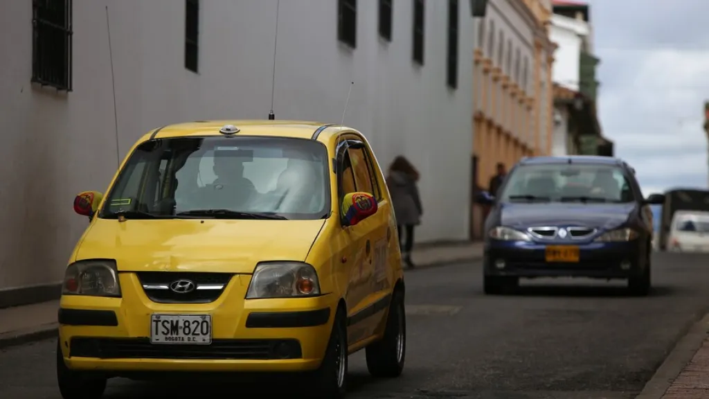 Taxista superó el hambre de su casa y ahora quiere ser locutor 