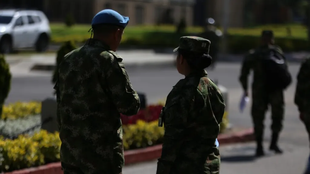 Investigan a comandante del Ejército por ordenar seguir a profesor de inglés