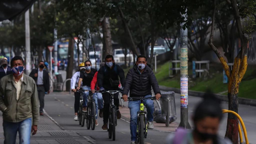 Municipios con 70 % de vacunación contra Covid-19 pueden retirar uso de tapabocas en espacios públicos