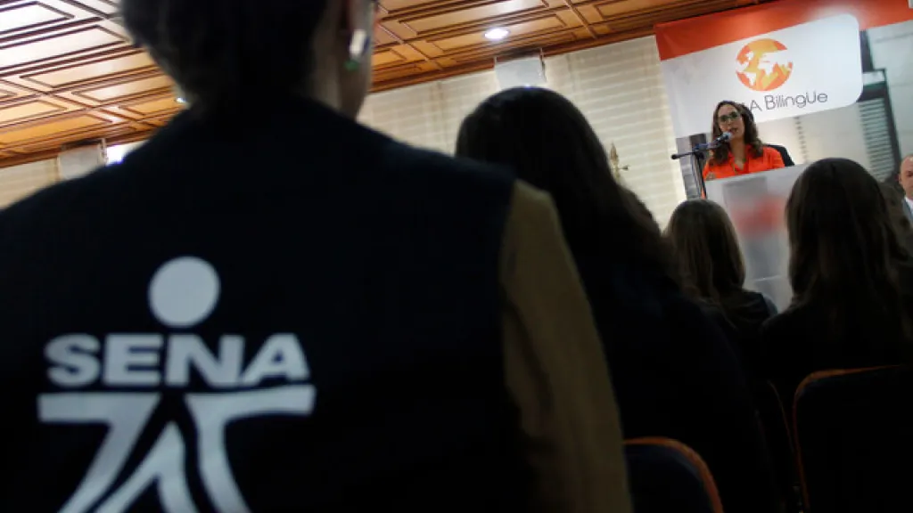 Destituyen e inhabilitan por 10 años a exdirector del Sena